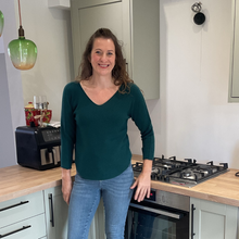 Load image into Gallery viewer, Super Soft Emerald Green Italian Plain Jumper – One Size (12–16) A176
