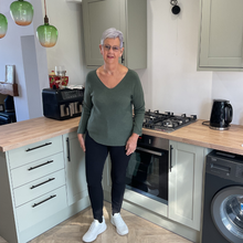 Load image into Gallery viewer, Super Soft Khaki Green Italian Plain Jumper – One Size (12–16) A176
