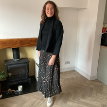 Load image into Gallery viewer, Green Full Length Pleated Animal Print Maxi Skirt – One Size (UK 10–16) | Flowy Boho Style | 100% Polyester - A177
