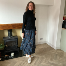 Load image into Gallery viewer, Teal Full Length Pleated Animal Print Maxi Skirt – One Size (UK 10–16) | Flowy Boho Style | 100% Polyester - A177
