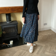 Load image into Gallery viewer, Teal Full Length Pleated Animal Print Maxi Skirt – One Size (UK 10–16) | Flowy Boho Style | 100% Polyester - A177
