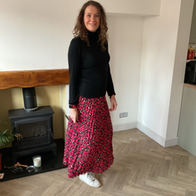 Load image into Gallery viewer, Fuchsia Full Length Pleated Animal Print Maxi Skirt – One Size (UK 10–16) | Flowy Boho Style | 100% Polyester - A177

