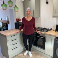 Load image into Gallery viewer, Super Soft Burgundy Italian Plain Jumper – One Size (12–16)  A176
