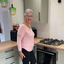 Load image into Gallery viewer, Super Soft Light pink Italian Plain Jumper – One Size (12–16)  A176
