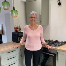 Load image into Gallery viewer, Super Soft Light pink Italian Plain Jumper – One Size (12–16)  A176
