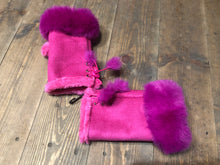 Load image into Gallery viewer, Fuchsia pink Faux Fur Trim Fingerless mittens.
