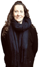 Load image into Gallery viewer, Plain navy chunky super soft scarf with chunky tassels
