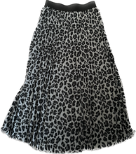 Load image into Gallery viewer, Pleated animal print skirt
