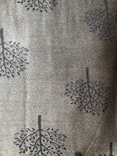 Load image into Gallery viewer, Grey and grey mulberry tree pashmina
