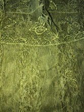 Load image into Gallery viewer, Green leaf lace scarf
