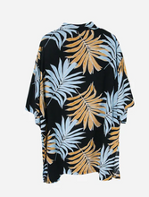 Load image into Gallery viewer, Black short Safari print light weight Kimono great for a summer robe or a beach cover up. (a119)
