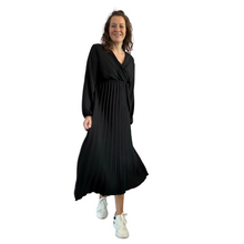 Load image into Gallery viewer, Black Pleated midi dress with long sleeves for women (a149)
