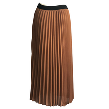 Load image into Gallery viewer, Tan Ladies Pleated Lined Skirt (A105) - Made in Italy

