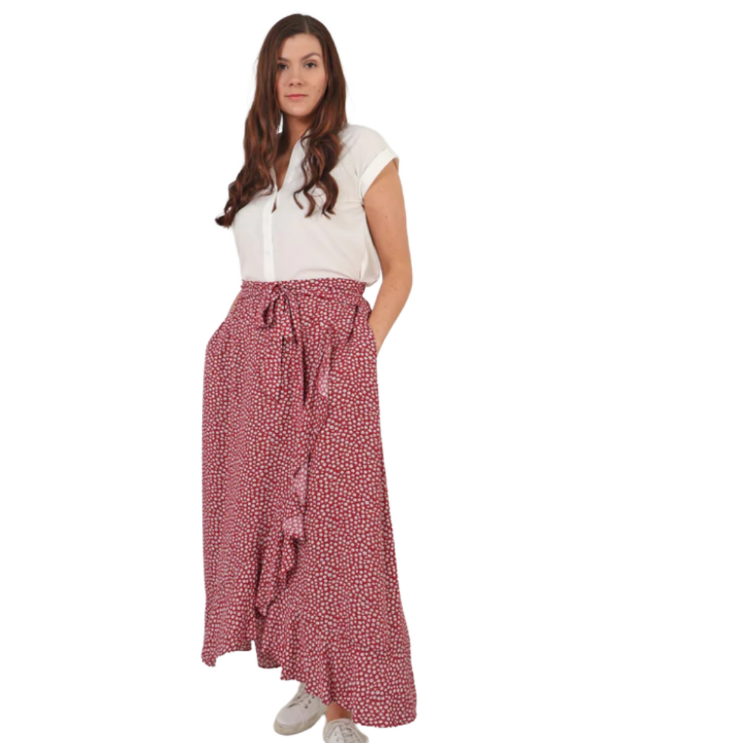 Red Daisy women’s Wrap around Skirt with pockets. (A116)