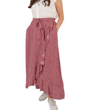 Load image into Gallery viewer, Red Daisy women’s Wrap around Skirt with pockets. (A116)
