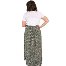 Load image into Gallery viewer, Women’s Green Daisy Wrap around Skirt with pockets. (A117)
