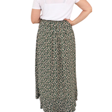 Load image into Gallery viewer, Women’s Green Daisy Wrap around Skirt with pockets. (A117)

