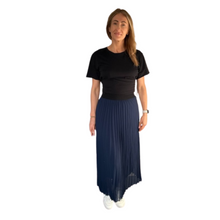 Load image into Gallery viewer, Maxi navy blue pleated skirt
